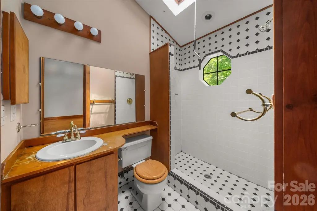 32 Delano Road Asheville NC 28805