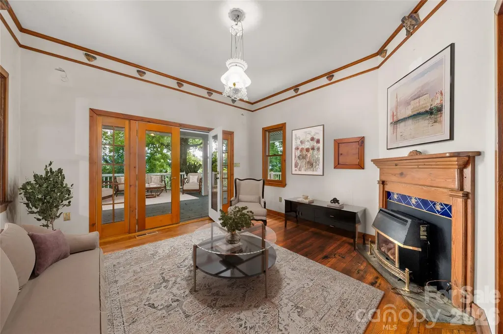 32 Delano Road Asheville NC 28805