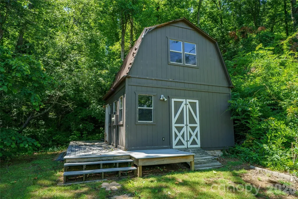 32 Delano Road Asheville NC 28805