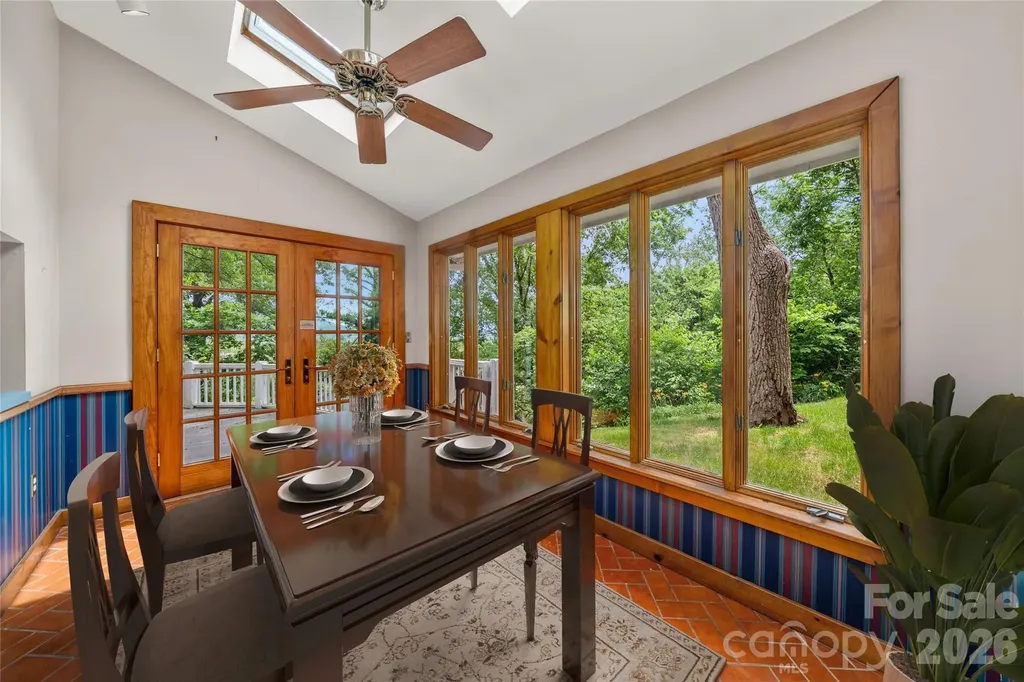 32 Delano Road Asheville NC 28805