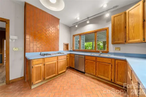 32 Delano Road Asheville NC 28805
