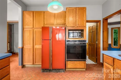 32 Delano Road Asheville NC 28805