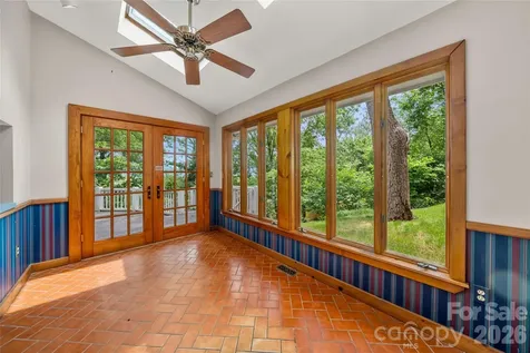 32 Delano Road Asheville NC 28805