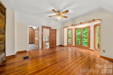 32 Delano Road Asheville NC 28805
