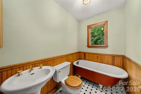 32 Delano Road Asheville NC 28805