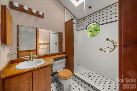 32 Delano Road Asheville NC 28805