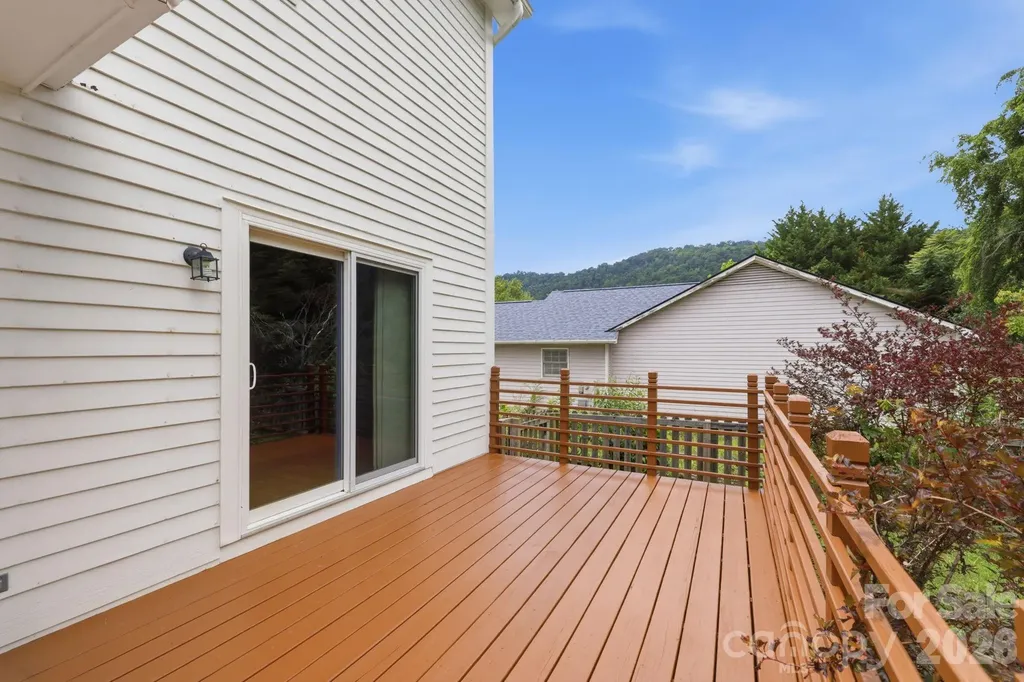 16 Trappers Run Drive Asheville NC 28805
