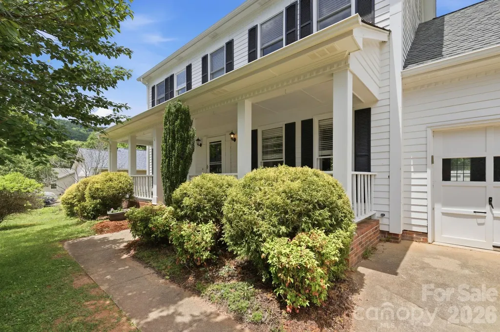 16 Trappers Run Drive Asheville NC 28805