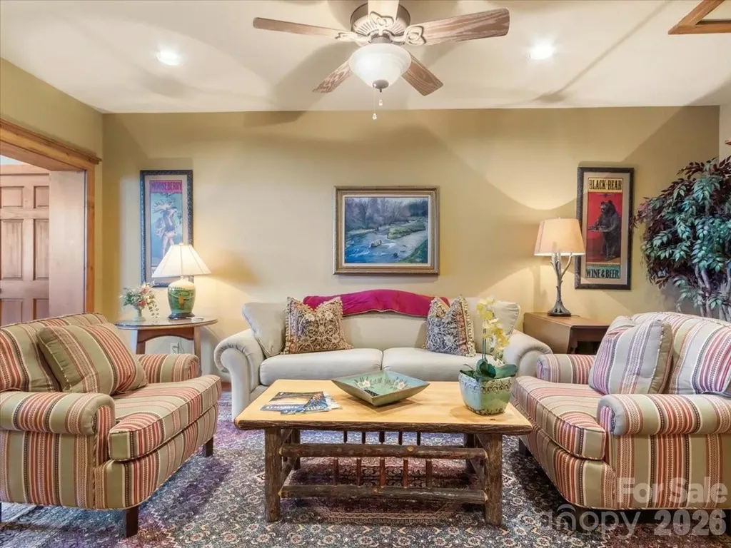373 Rhododendron Lane Burnsville NC 28714