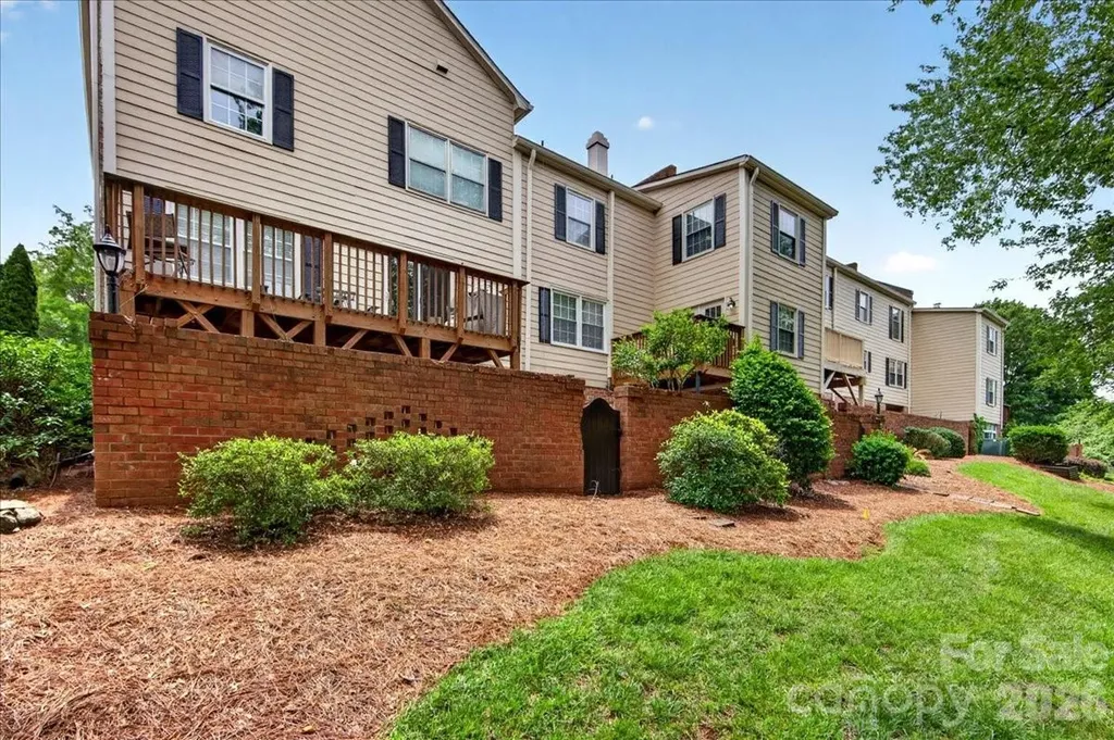 6724 Constitution Lane Charlotte NC 28210