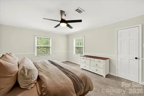 6724 Constitution Lane Charlotte NC 28210