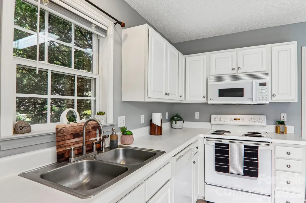 12 Wineberry Court Fletcher NC 28732