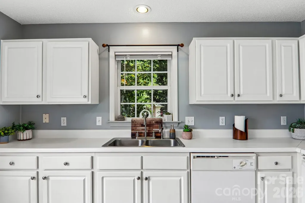 12 Wineberry Court Fletcher NC 28732