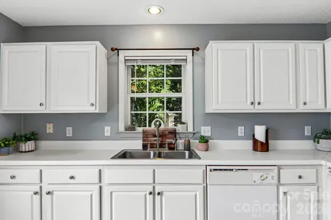 12 Wineberry Court Fletcher NC 28732