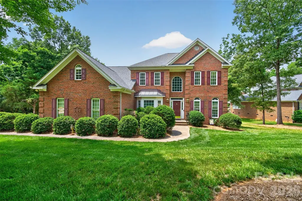 1900 Crestgate Drive Waxhaw NC 28173