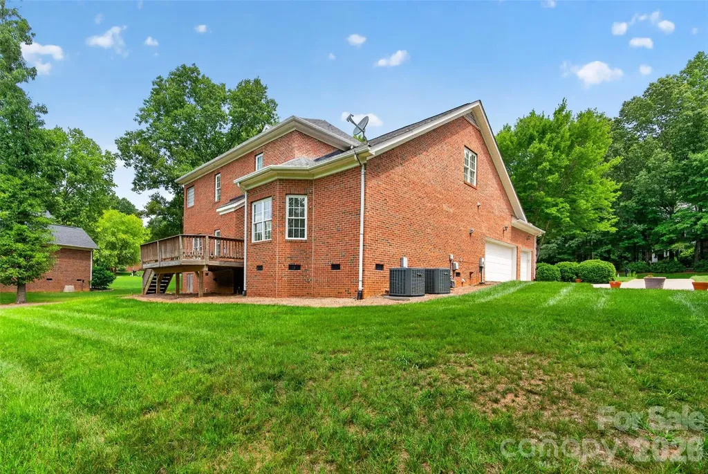 1900 Crestgate Drive Waxhaw NC 28173