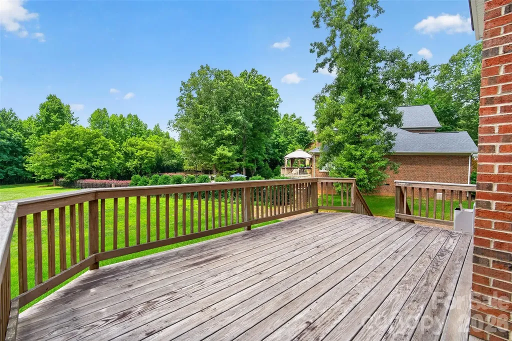 1900 Crestgate Drive Waxhaw NC 28173