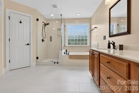 1900 Crestgate Drive Waxhaw NC 28173
