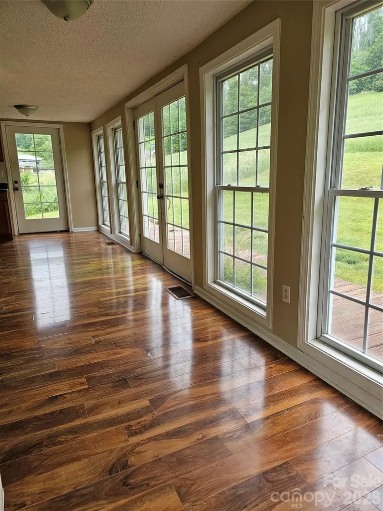 656 Water Street Bakersville NC 28705