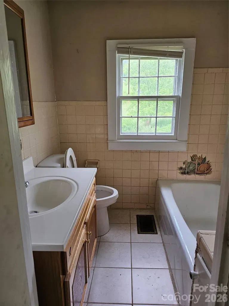 656 Water Street Bakersville NC 28705