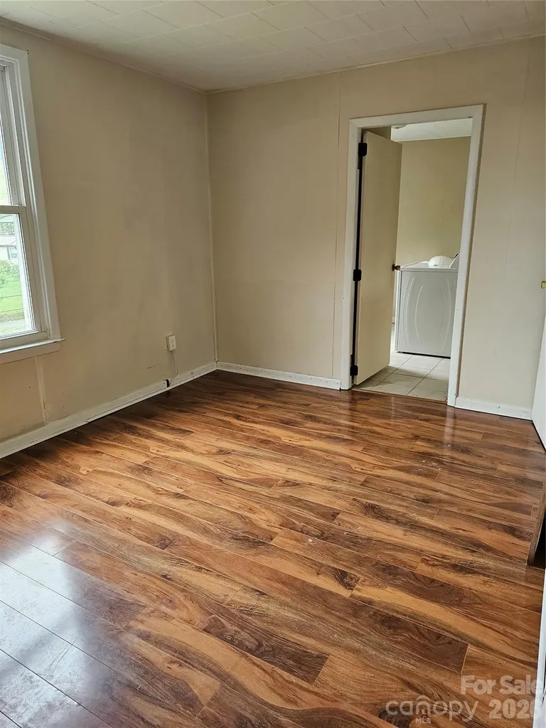 656 Water Street Bakersville NC 28705