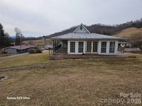 656 Water Street Bakersville NC 28705