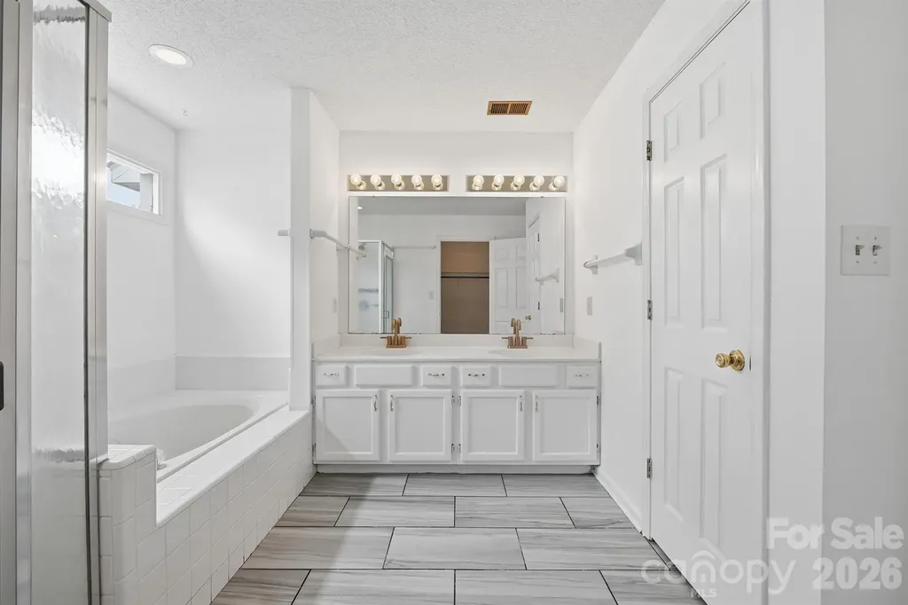 9426 Cantle Drive Charlotte NC 28216