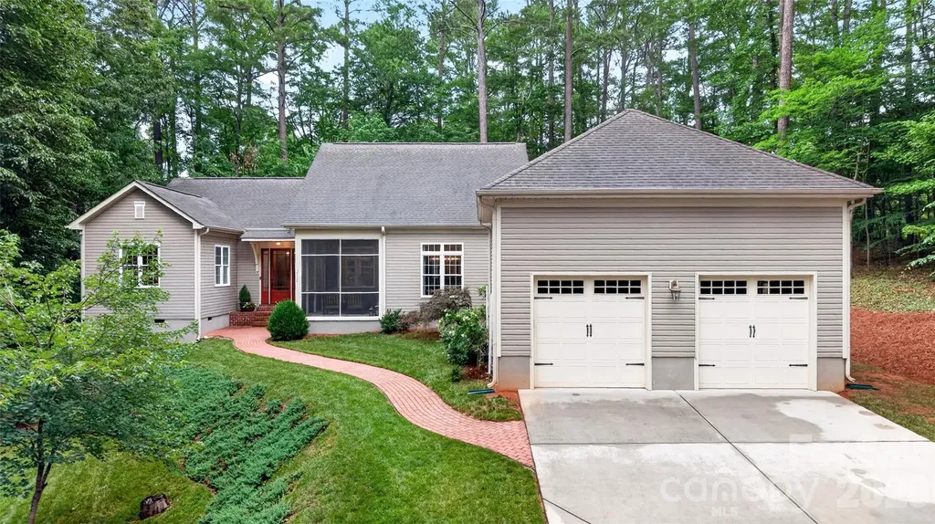 2932 Oakdale Road Charlotte NC 28216