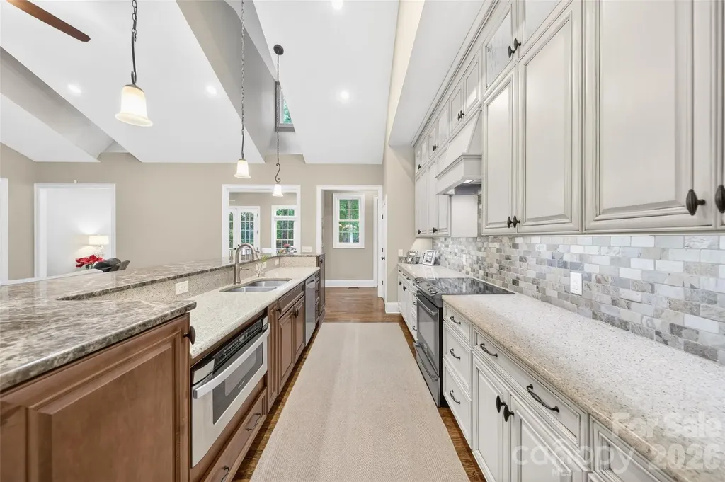 2932 Oakdale Road Charlotte NC 28216