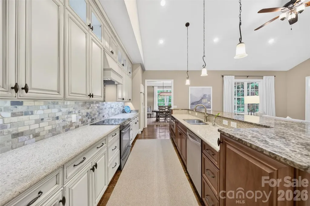 2932 Oakdale Road Charlotte NC 28216