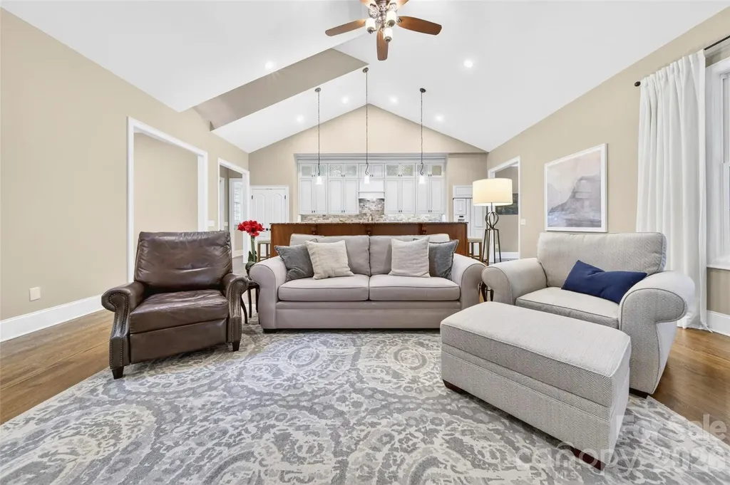 2932 Oakdale Road Charlotte NC 28216
