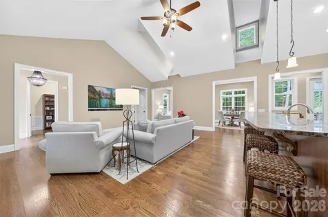 2932 Oakdale Road Charlotte NC 28216