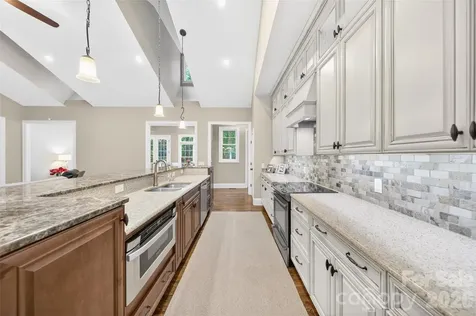2932 Oakdale Road Charlotte NC 28216