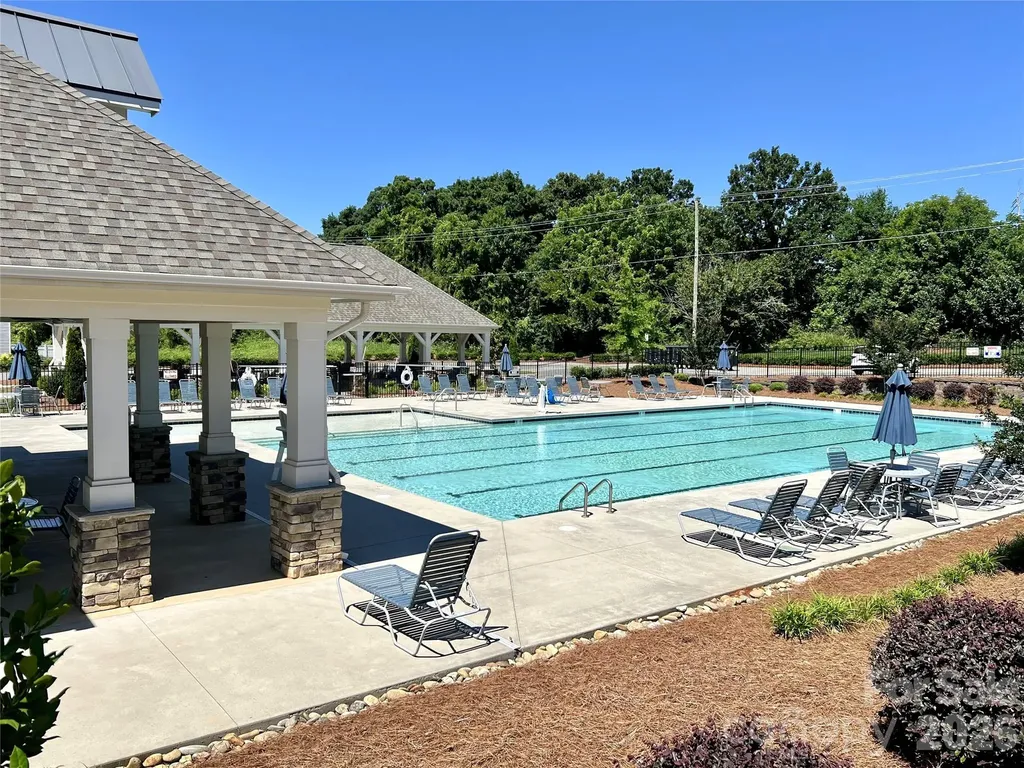 6629 Meridale Forest Drive Charlotte NC 28269