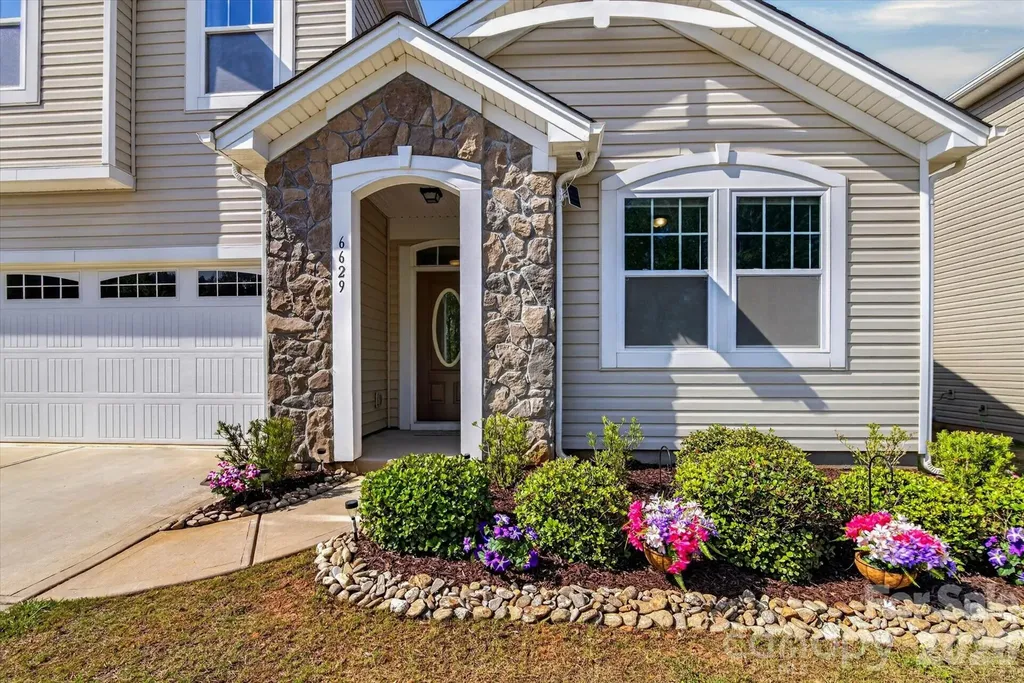 6629 Meridale Forest Drive Charlotte NC 28269