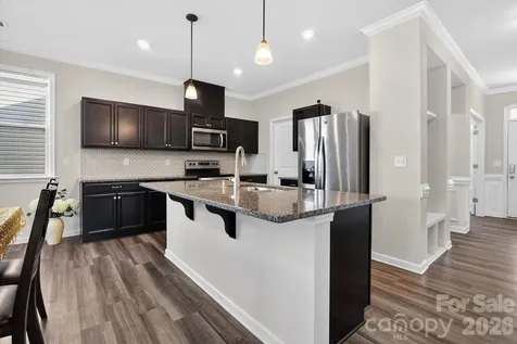 6629 Meridale Forest Drive Charlotte NC 28269