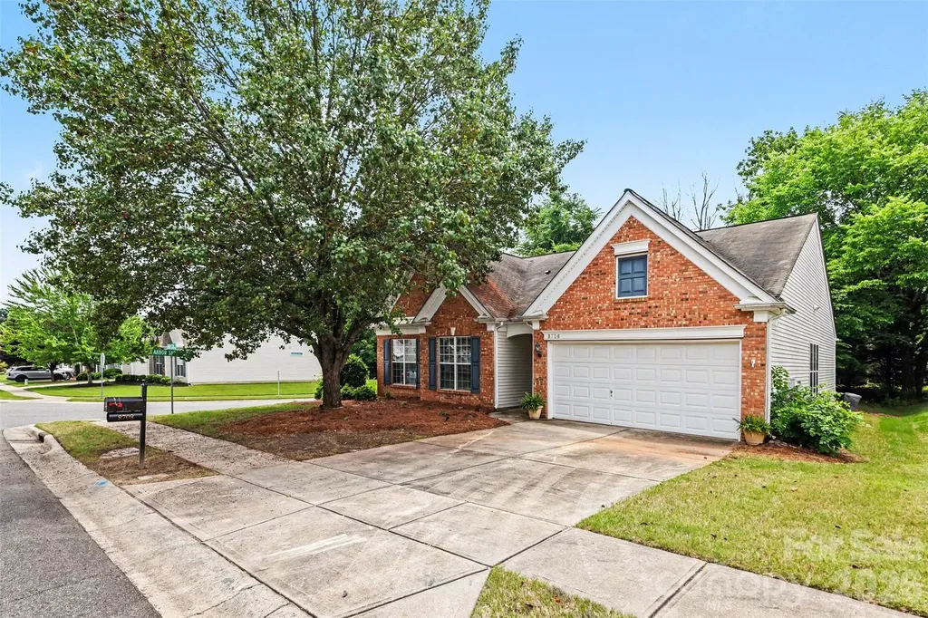 8708 Heron Glen Drive Charlotte NC 28269