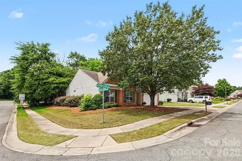 8708 Heron Glen Drive Charlotte NC 28269
