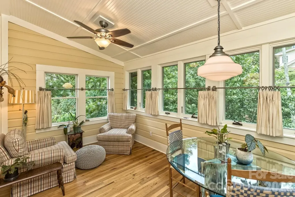 23 Woodvale Avenue Asheville NC 28804