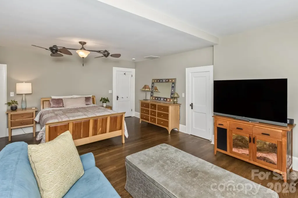 23 Woodvale Avenue Asheville NC 28804