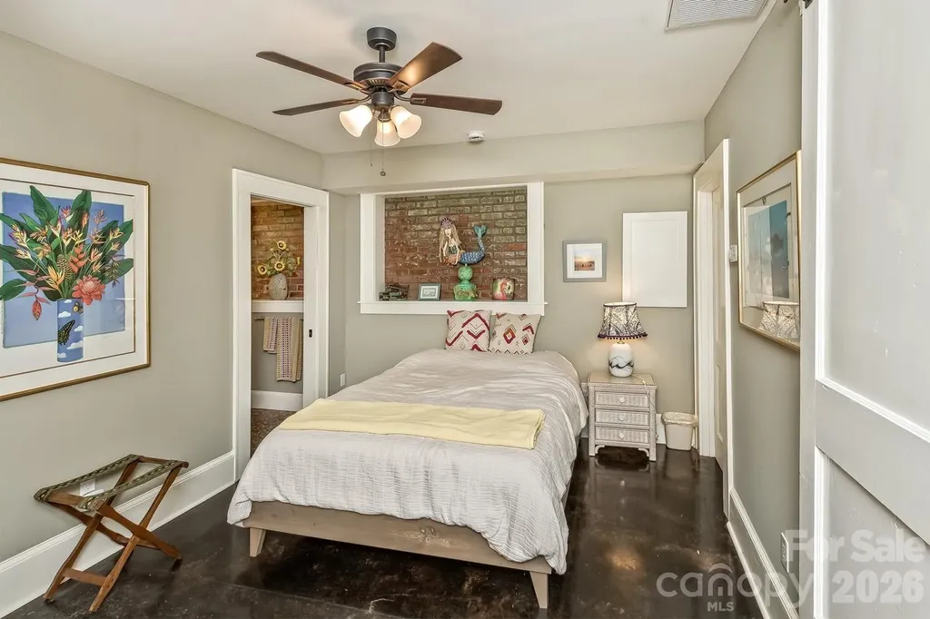 23 Woodvale Avenue Asheville NC 28804