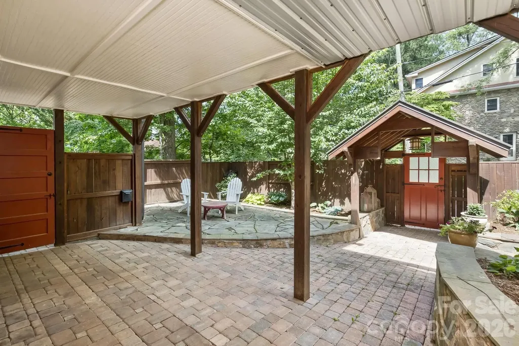 23 Woodvale Avenue Asheville NC 28804