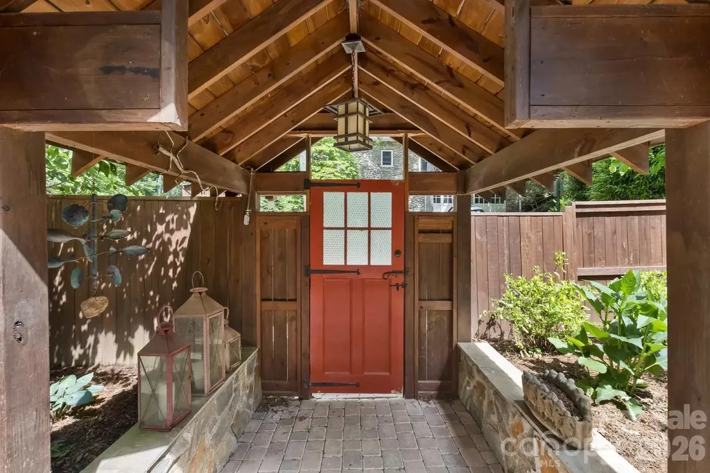 23 Woodvale Avenue Asheville NC 28804