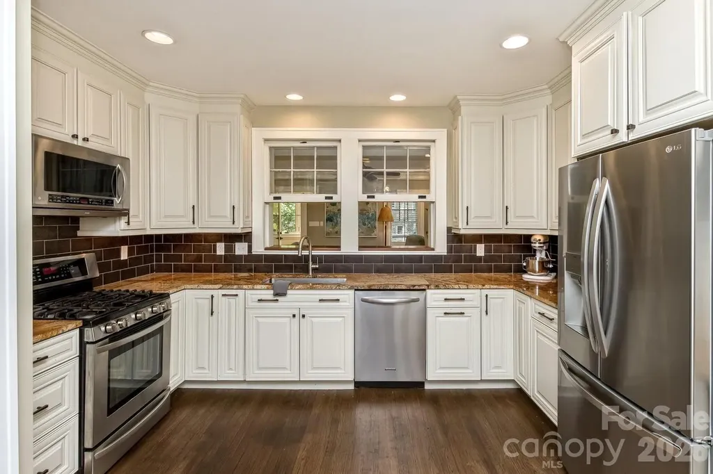 23 Woodvale Avenue Asheville NC 28804
