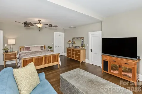 23 Woodvale Avenue Asheville NC 28804
