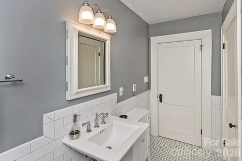 23 Woodvale Avenue Asheville NC 28804