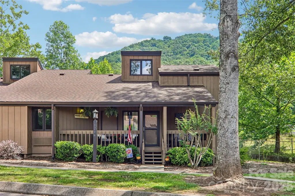 147 W Lake Drive S Lake Lure NC 28746