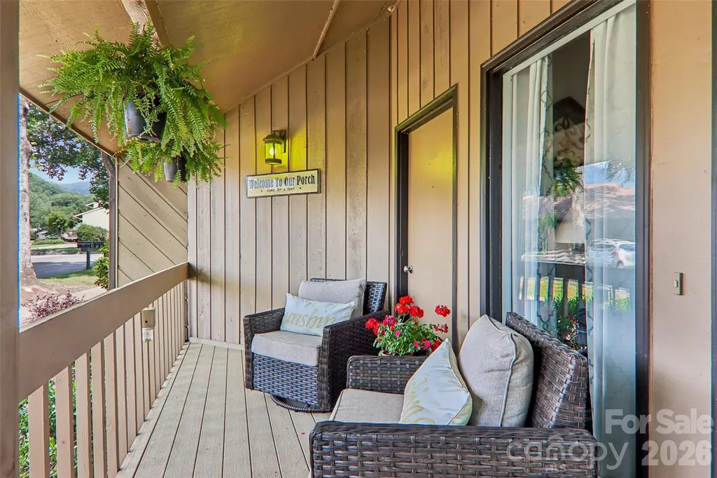 147 W Lake Drive S Lake Lure NC 28746
