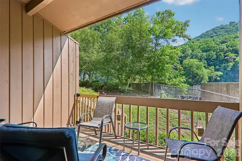 147 W Lake Drive S Lake Lure NC 28746