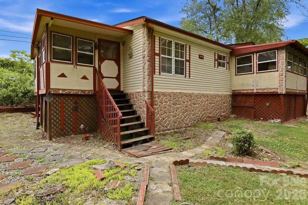 3383 Thickety Road Clyde NC 28721